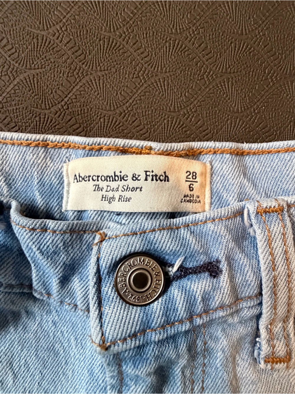 Abercrombie & Fitch Light Blue Denim Dad High-Rise Shorts - Picture 3 of 3